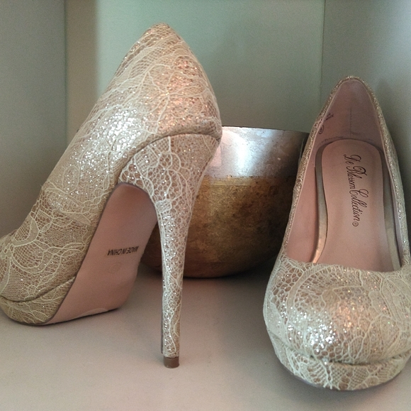 Golden laced sparkly party heels - Picture 2 of 3